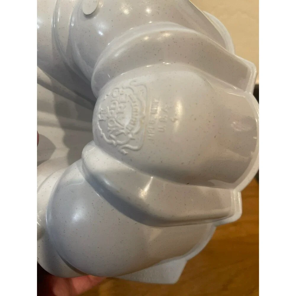 Nordic Ware microwave safe 9Cup Bundt cake pan